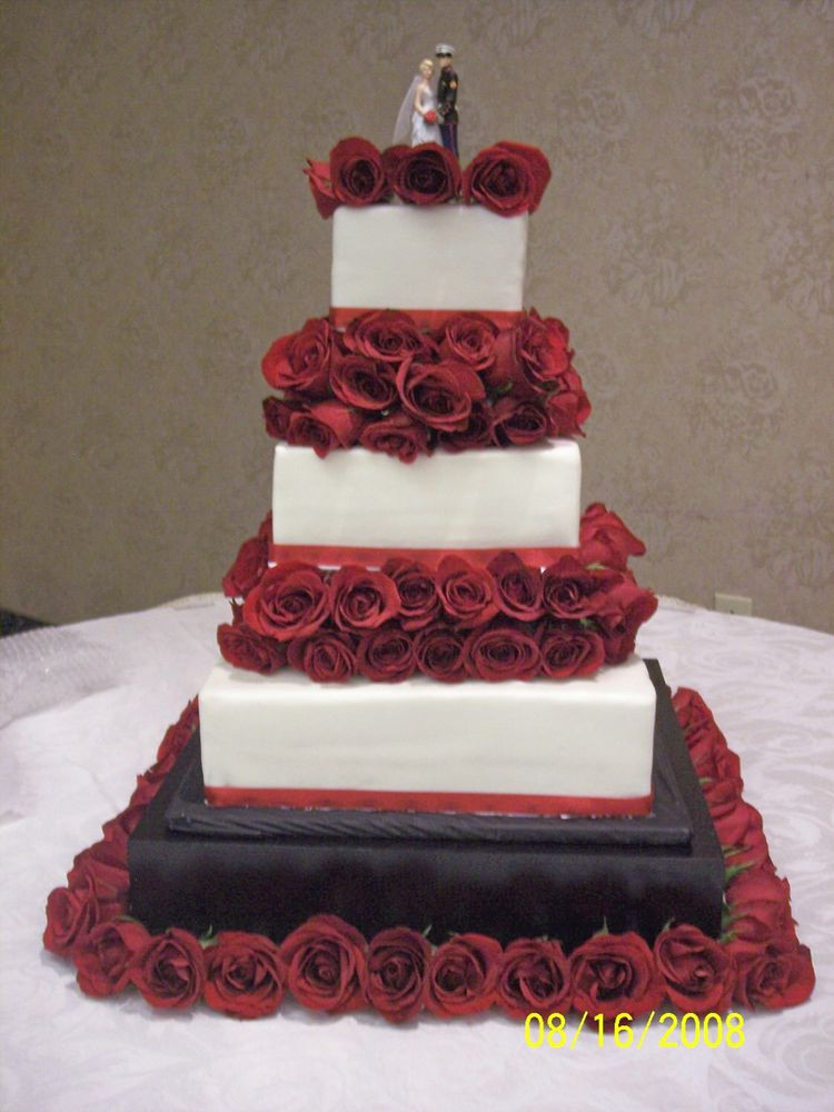 Cute Wedding Cakes
 Cute wedding cake with roses
