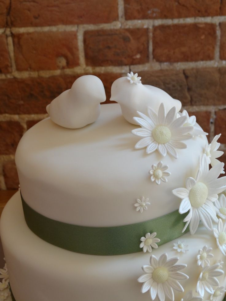 Daisy Wedding Cakes
 102 best images about Daisy wedding cake ideas on