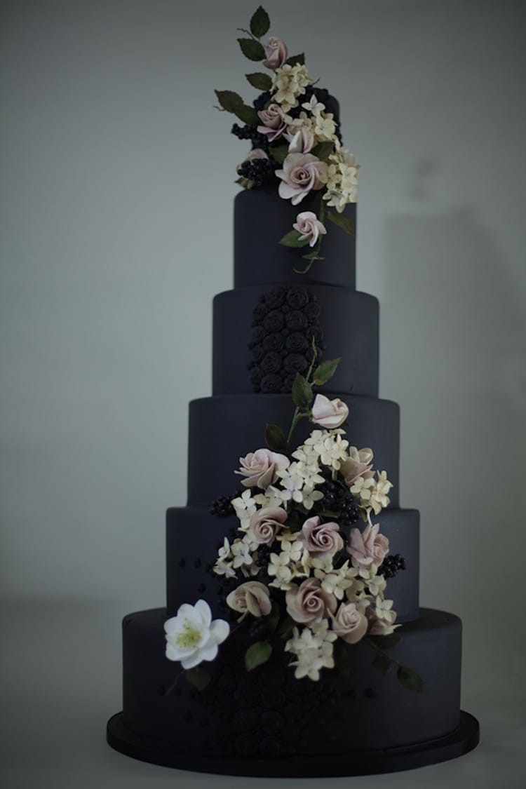 Dark Wedding Cakes
 20 Dark Wedding Cakes That Add a Gothic Flair to the