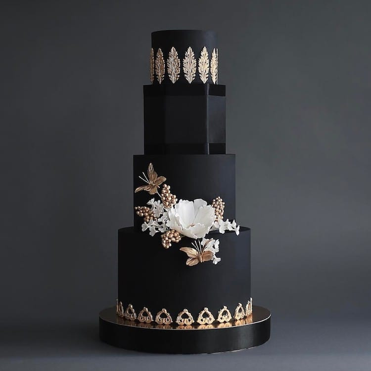 Dark Wedding Cakes
 20 Dark Wedding Cakes That Add a Gothic Flair to the