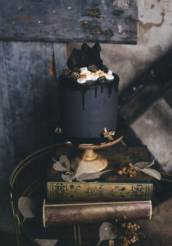 Dark Wedding Cakes
 31 Delicious And Dramatic Moody Wedding Cakes Weddingomania