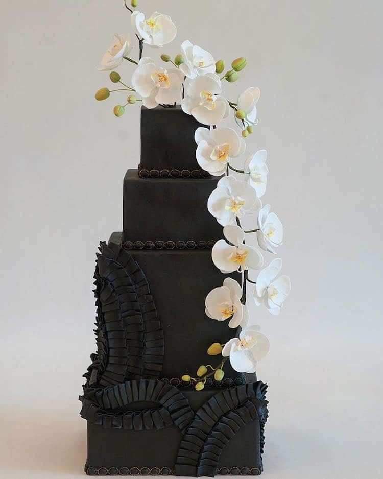 Dark Wedding Cakes
 20 Dark Wedding Cakes That Add a Gothic Flair to the