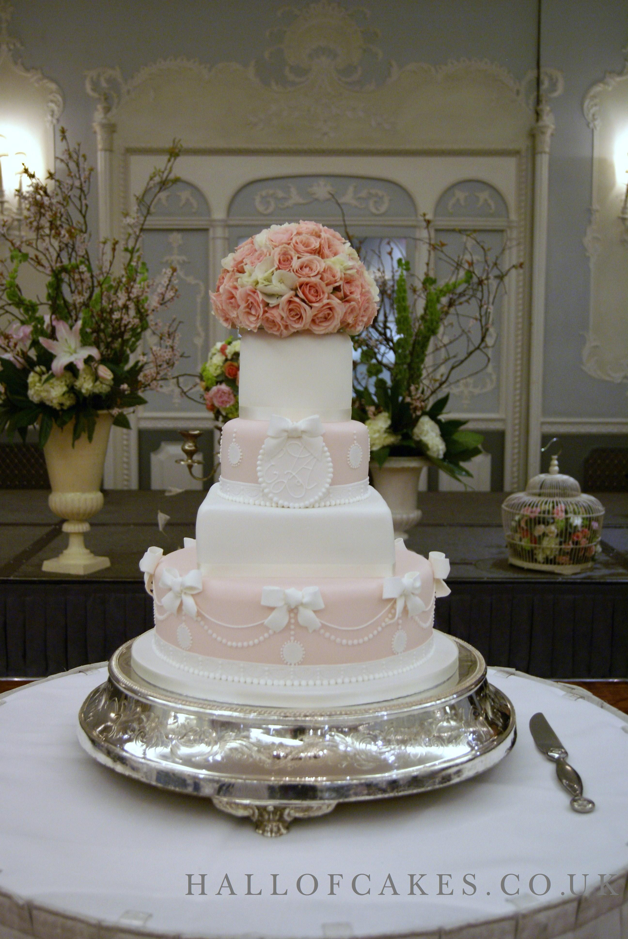 Deesigner Wedding Cakes
 Luxury wedding cakes by cake designer Nicola Hall part of