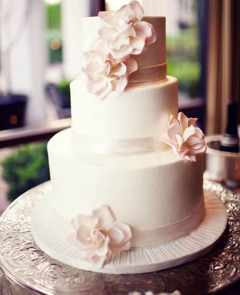Delicious Wedding Cakes
 Feast Your Eyes on 21Delicious Wedding Cake Ideas MODwedding