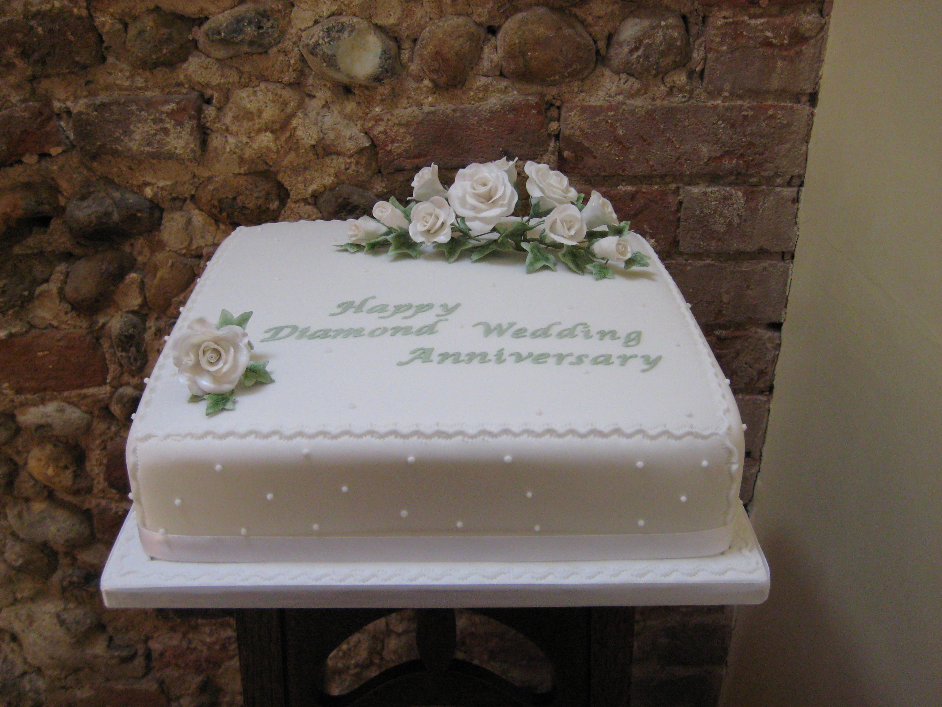 Diamond Wedding Cakes
 Cool Wedding Marriage Anniversary Cakes With Names