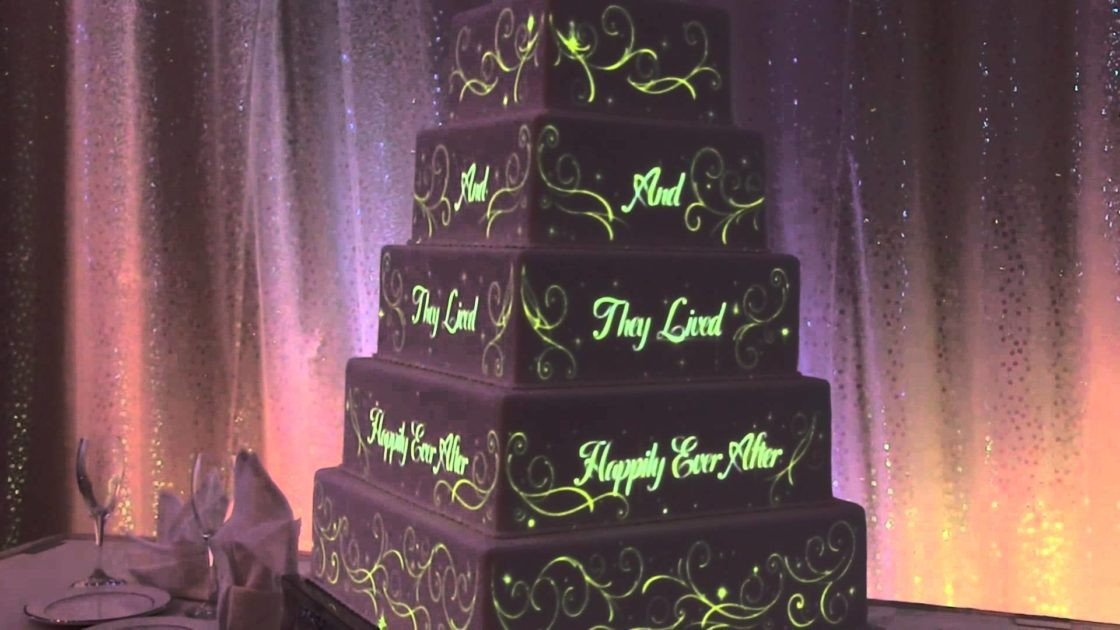 Disney Animated Wedding Cakes
 So you think Disney invented the projected wedding cake