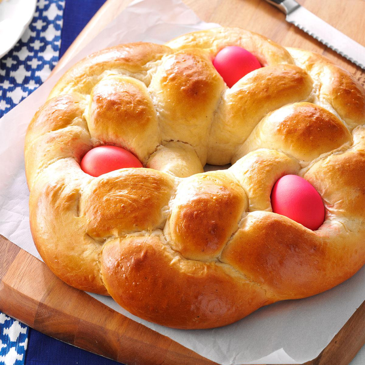 Easter Bread With Eggs
 Greek Easter Bread Recipe Plus a Callie’s Kitchen