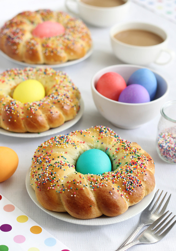 Easter Bread With Eggs
 Italian Easter Bread