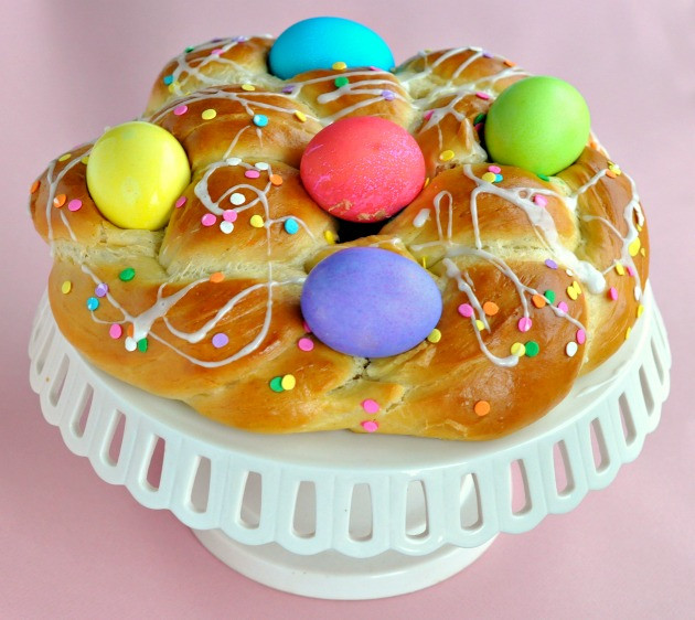 Easter Bread With Eggs
 Epicurus Recipes