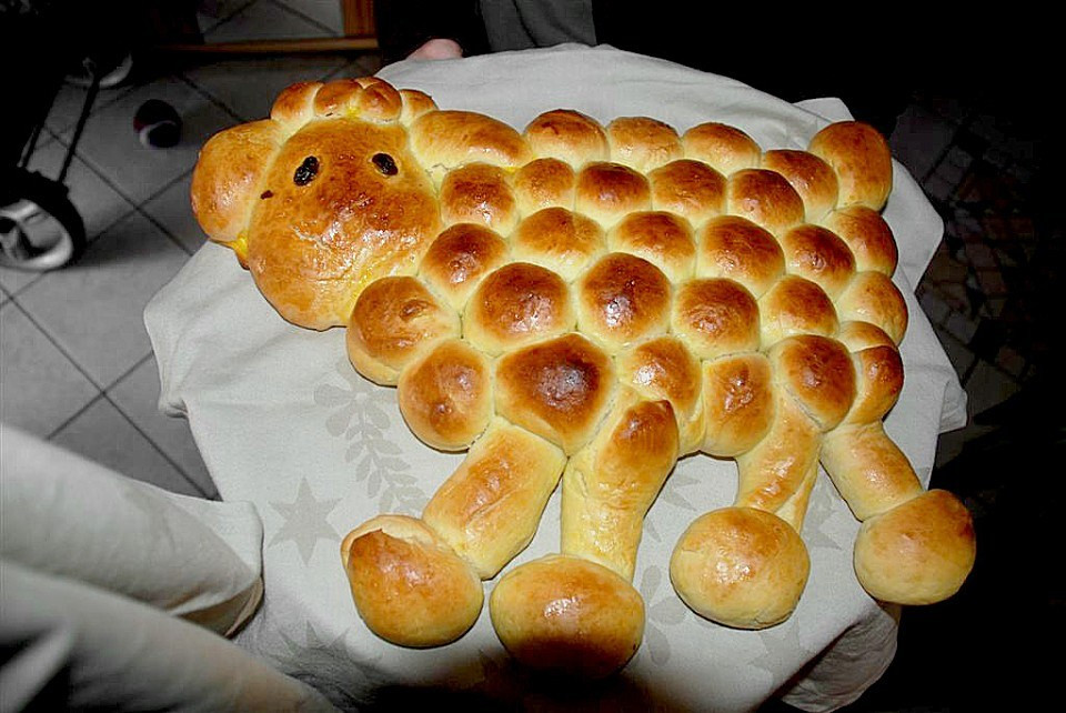 Easter Bread With Raisins
 Easter Sweet Bread Lamb • Best German Recipes