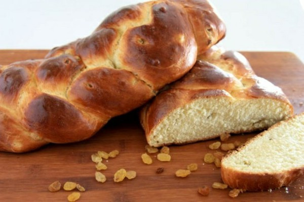 Easter Bread With Raisins
 Happy Easter As We Celebrate Easter In Europe – Fresh