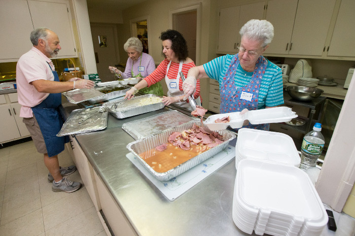 Easter Dinner Delivered
 WALLINGFORD — Volunteers flooded First Congregational