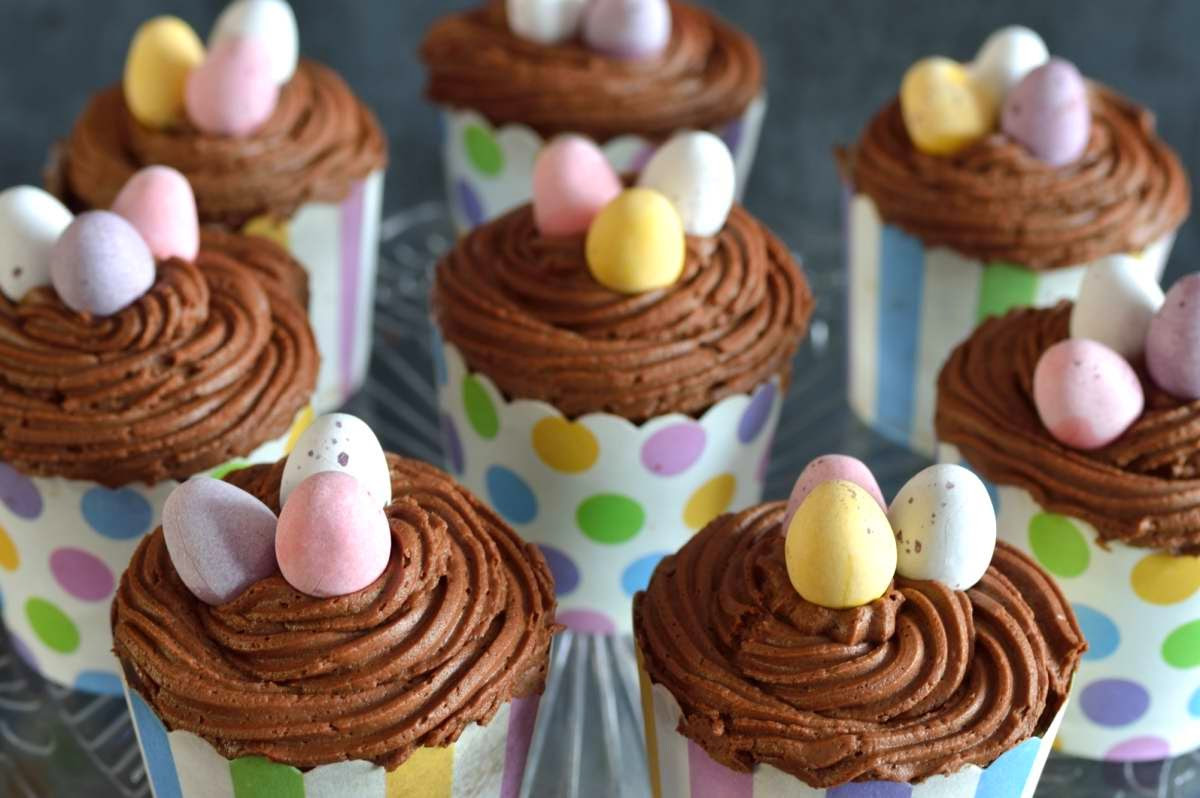 Easter Egg Cupcakes
 Hidden Easter Egg Cupcakes