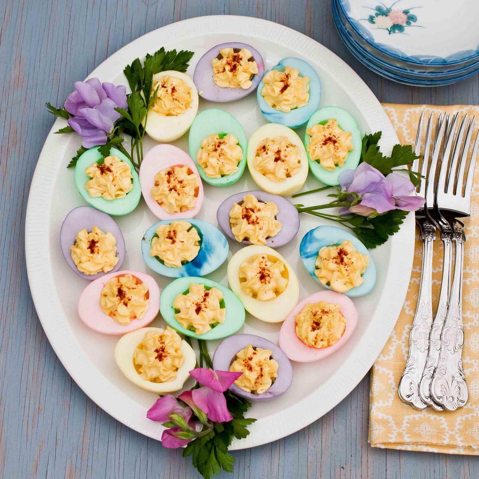 Easter Egg Deviled Eggs
 Swey s Kitchen for the Cooking Collegiette Super Cute