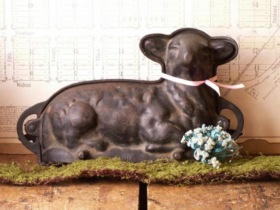 Easter Lamb Cake Mold
 Vintage Cast Iron Easter Lamb Cake Mold