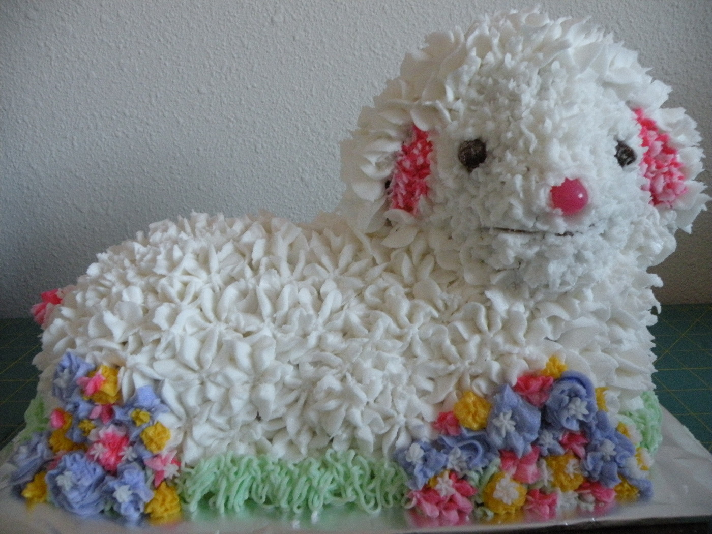 Easter Lamb Decorations
 A Busy Easter Weekend Lamb Cake Decorating Quilt With Us