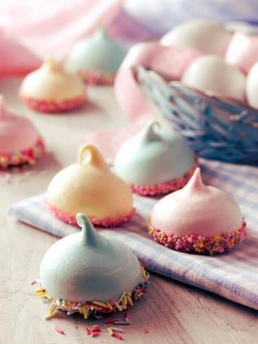 Easter Meringue Cookies
 lamb & blonde Easter Inspiration