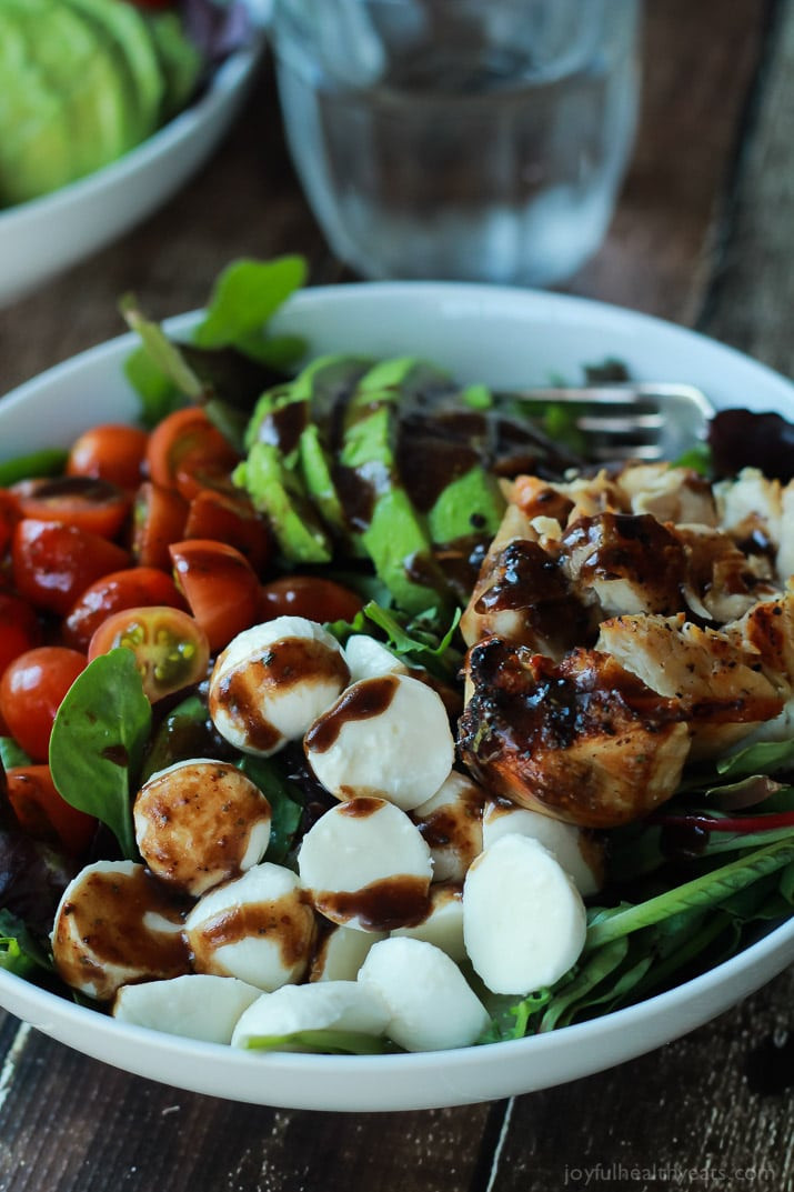 Easy Light Summer Dinners
 15 Minute Avocado Caprese Chicken Salad with Balsamic