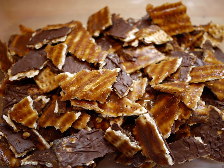 Easy Passover Desserts
 Easy Matzo Toffee Brittle Recipe for Passover Amen V Amen