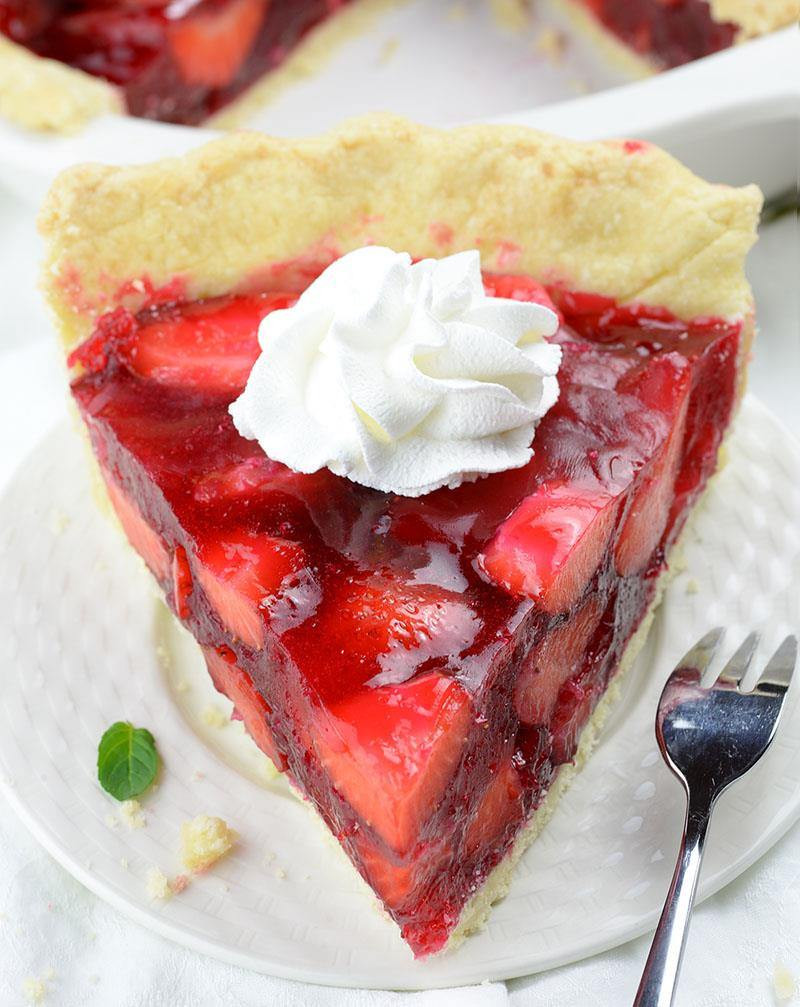 Easy Summer Desserts
 Fresh Strawberry Pie