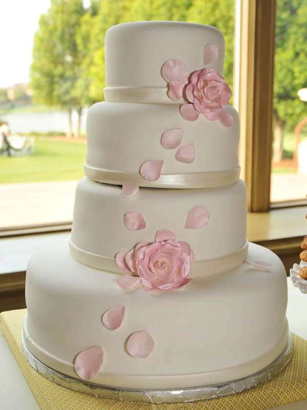 Easy Wedding Cakes
 Simple Chic Wedding Cakes We Love