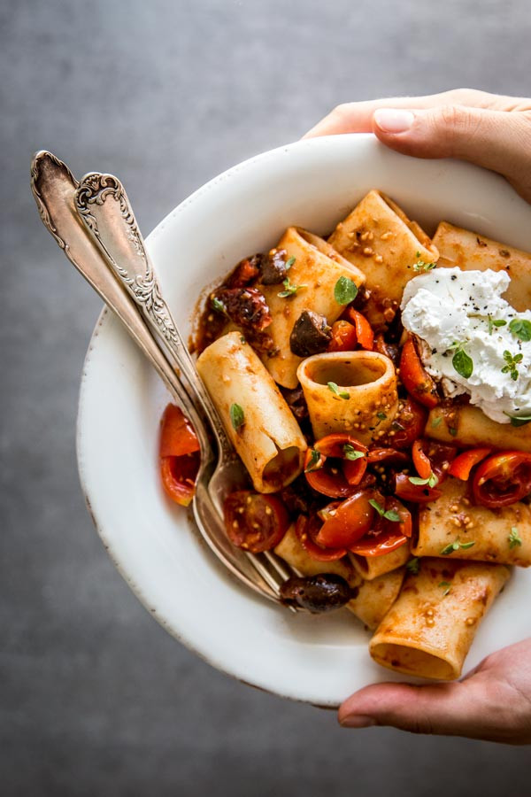 Easy Weeknight Summer Dinners
 Summer Pasta Puttanesca Easy Dinner Recipe