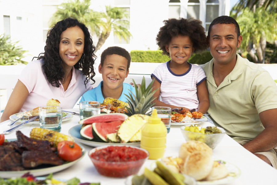 Eating Healthy Dinners
 Tips to Promote a Healthy Weight in your Kids