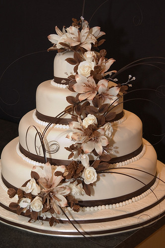 Elegant Wedding Cakes
 Fashion and Art Trend Elegant Wedding Cake