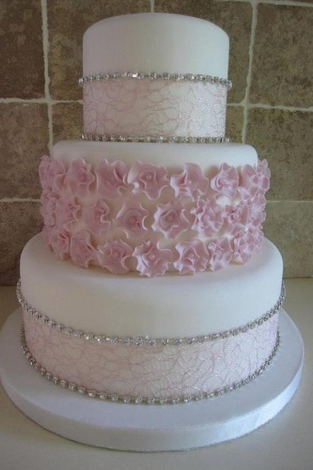 Elegant Wedding Cakes With Bling
 Elegant Wedding Cakes With Crystals