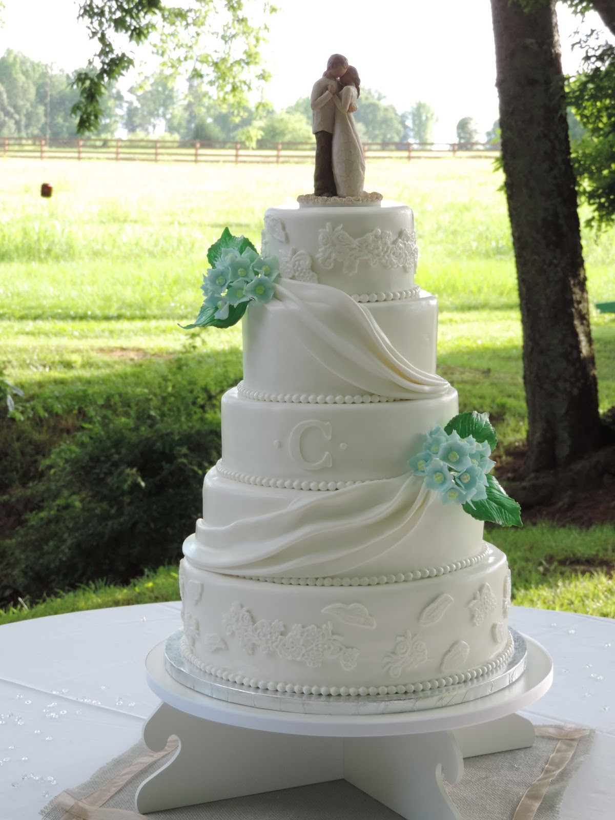 Elegant White Wedding Cakes
 Cakes by Becky Elegant White Wedding Cake