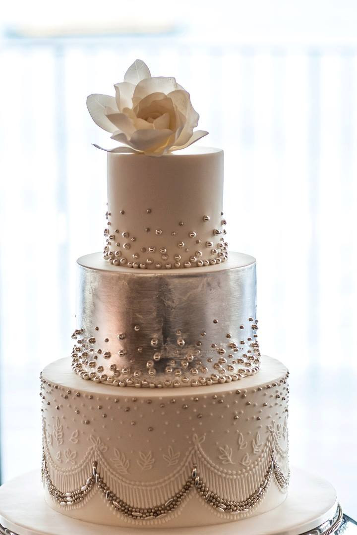 Exquisite Wedding Cakes
 Prettiness from These Exquisite Wedding Cakes MODwedding