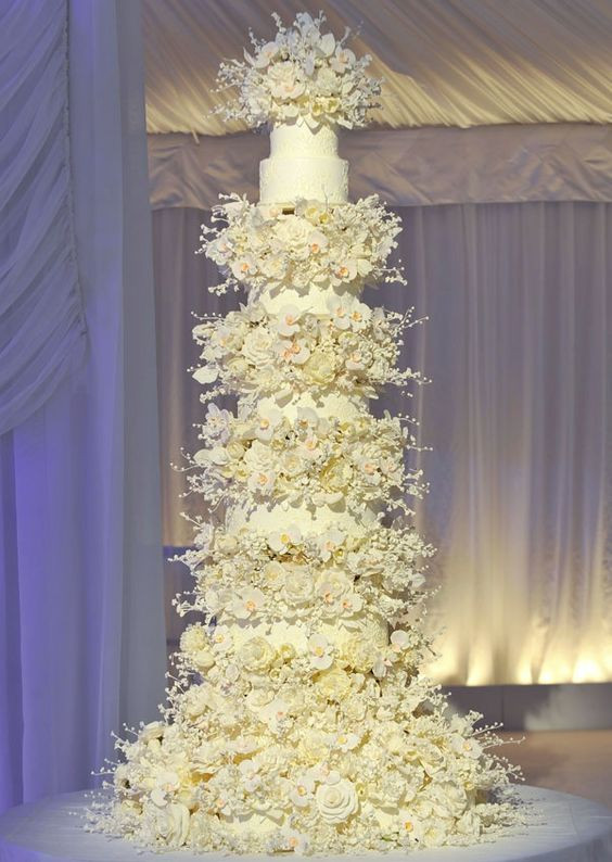 Extravagant Wedding Cakes
 9 Extravagant Celebrity Wedding Cakes