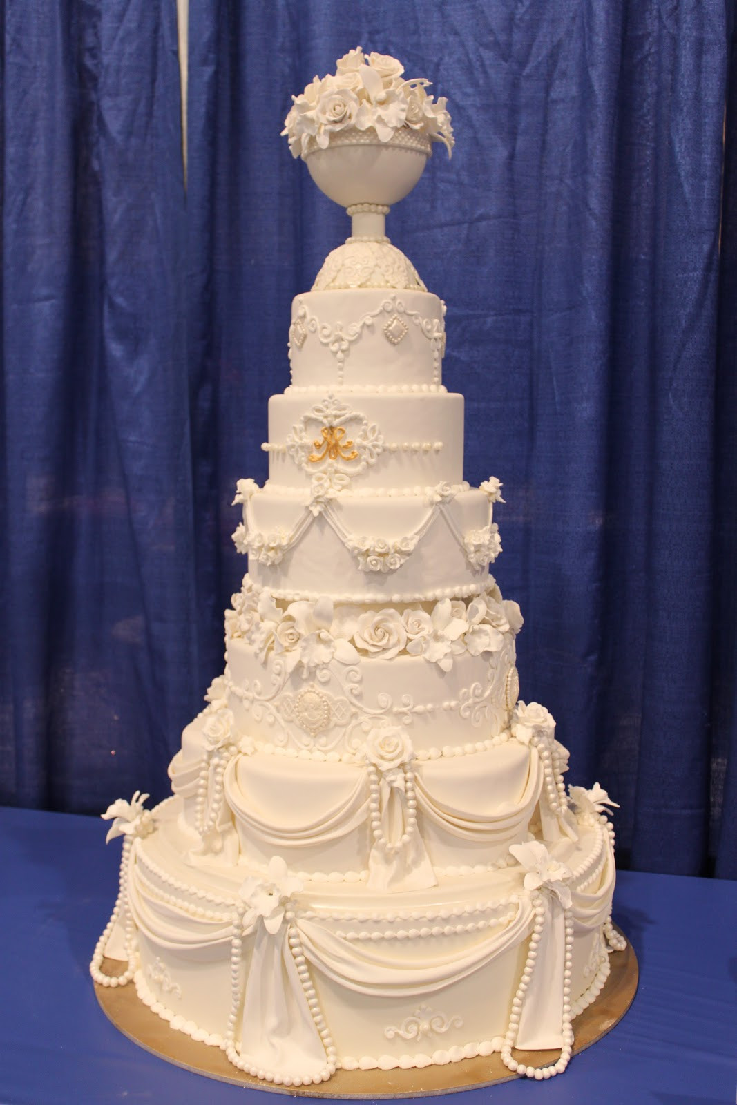 Extravigant Wedding Cakes
 ICES 2011 International Cake Exploration Society The