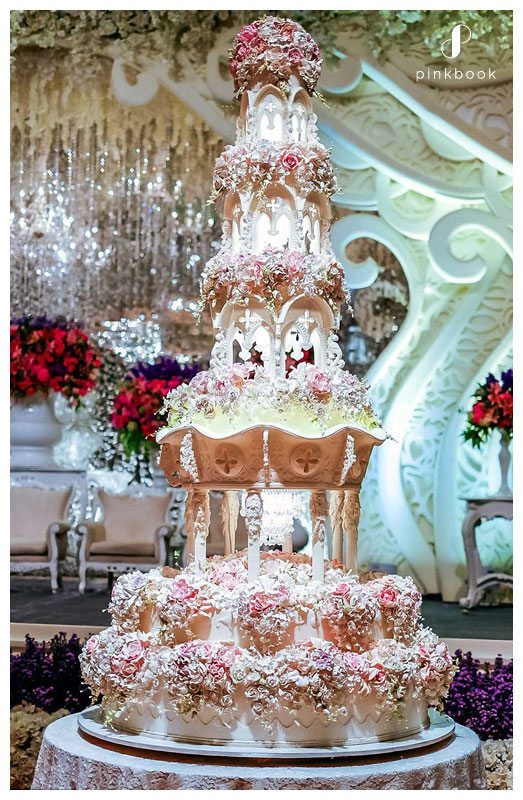 Extravigant Wedding Cakes
 10 Most Extravagant Wedding Cakes