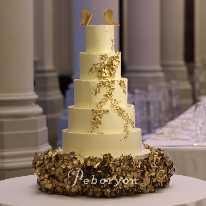 Extreme Wedding Cakes
 Wedding Cakes — Peboryon