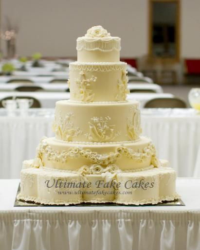 Fake Wedding Cakes
 Fake That Cake Hot Wedding Trend Will Save You $1 000 or More