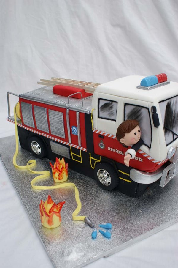 Fire Truck Wedding Cakes
 Fire engine wedding Cake by Verusca on DeviantArt