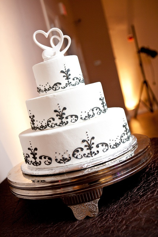 Fleur De Lis Wedding Cakes
 Memorable Wedding Top 10 Ways to Customize Your Wedding Cake