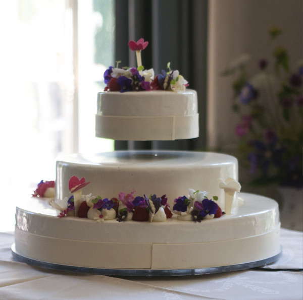 Floating Wedding Cakes 20 Ideas for Floating Wedding Cake Crealev