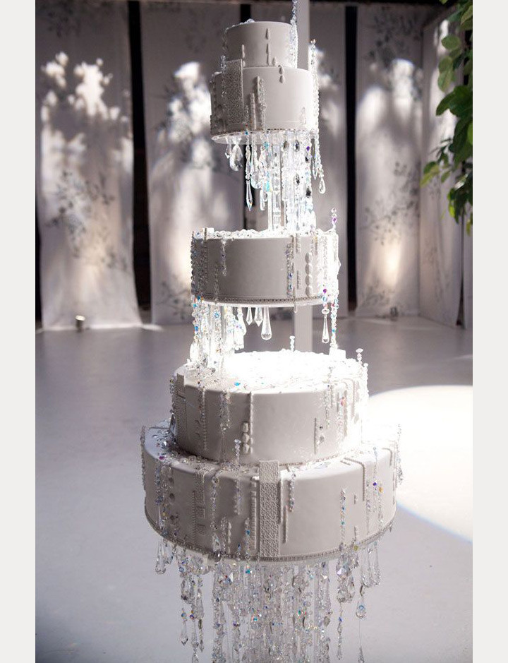 Floating Wedding Cakes
 Hanging Floating and Upside Down Wedding Cakes We Love