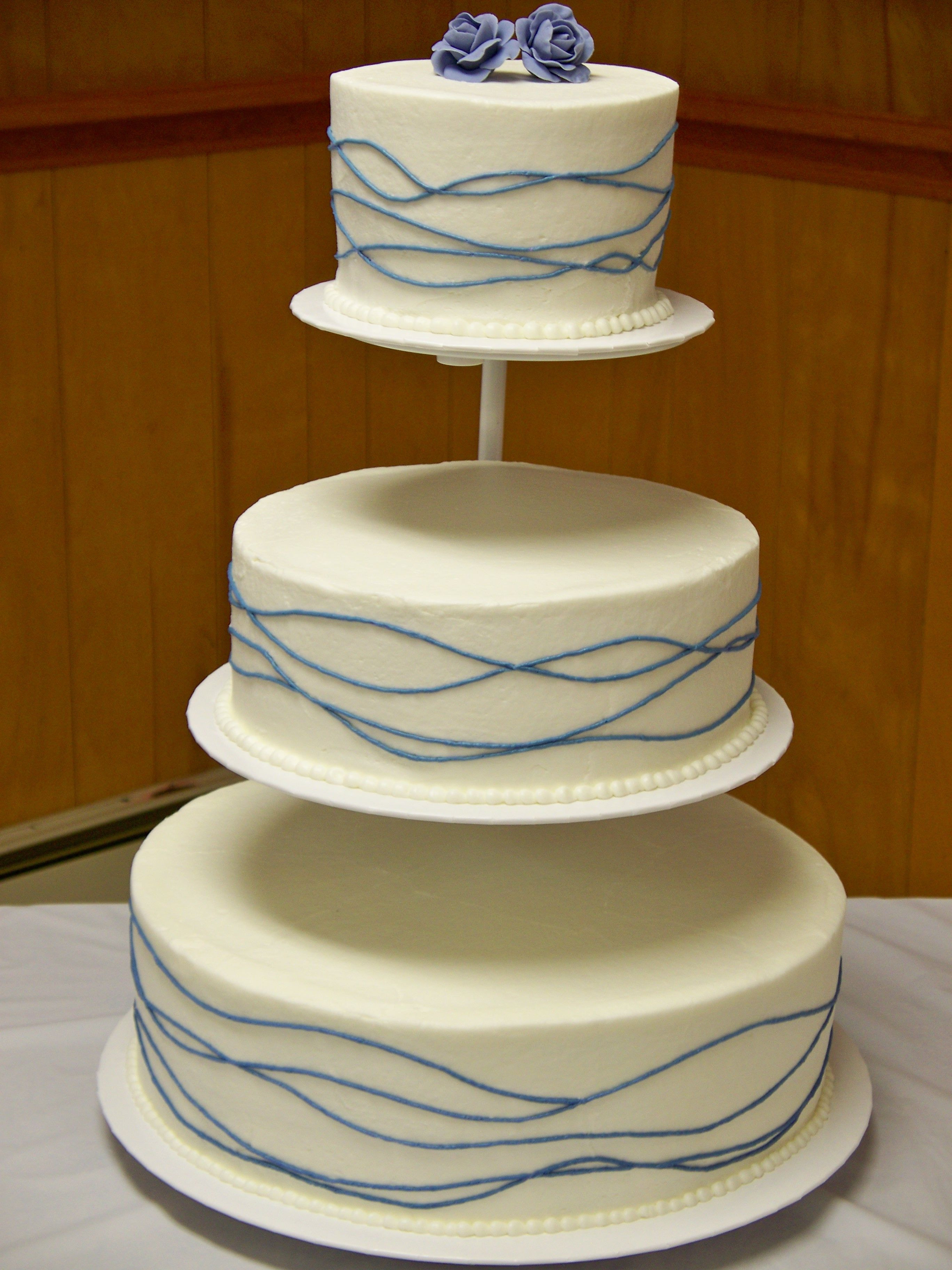 Floating Wedding Cakes
 Hanging Floating and Upside Down Wedding Cakes We Love