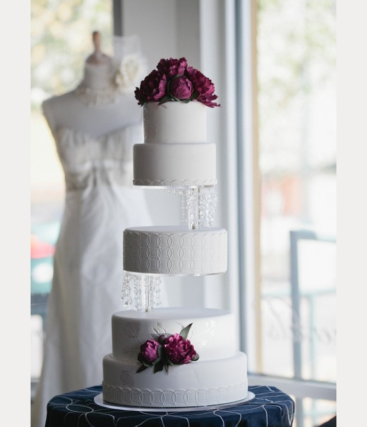 Floating Wedding Cakes
 Hanging Floating and Upside Down Wedding Cakes We Love