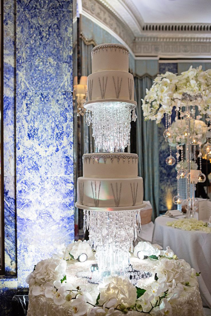 Floating Wedding Cakes
 Hanging Floating and Upside Down Wedding Cakes We Love