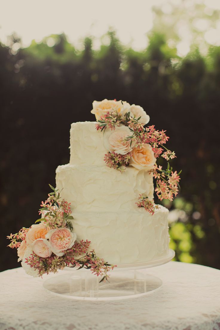 Floral Wedding Cakes
 Classic floral wedding cake Vow day