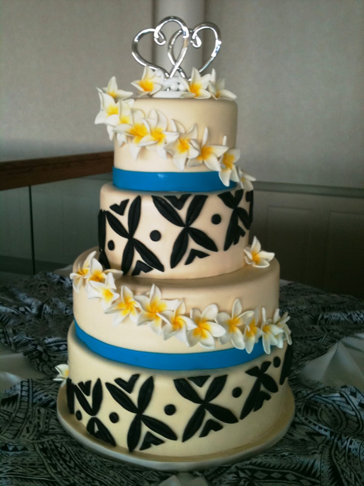 Flour Girl Wedding Cakes
 Flour Girl Designs Non Traditional Wedding Cakes Awesome