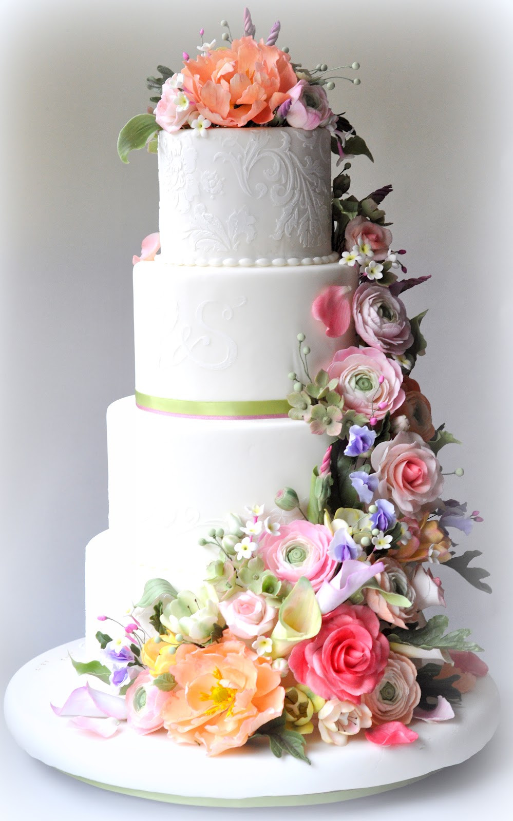 Flowers For Wedding Cakes
 7 Gorgeous Reasons to Fall in Love With Spring Weddings