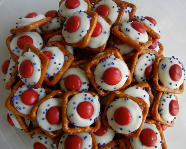 Fourth Of July Pretzels
 10 Patriotic Treats to DIY for the Fourth of July 2 M