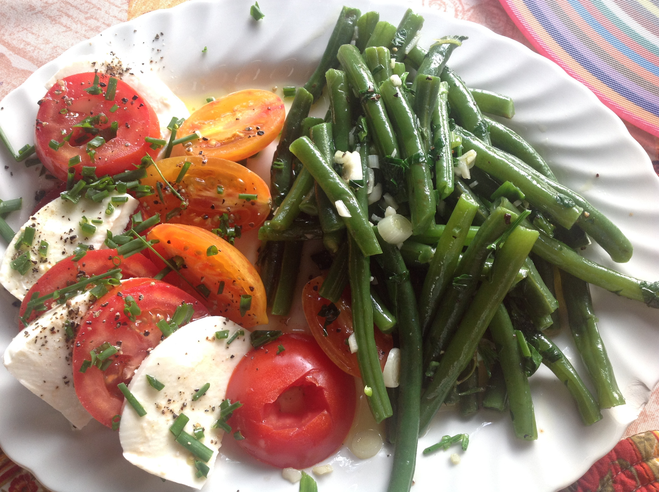 French food. Зелени в французской кухни. Классическая кулинария. French Salad. Main ingredients of French Cuisine.