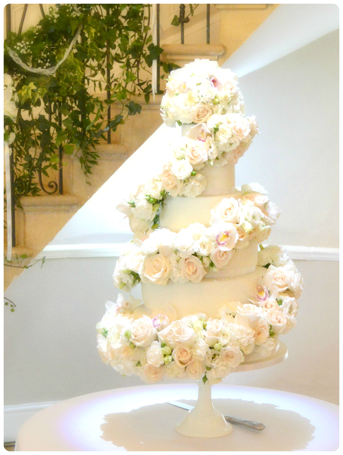 Fresh Flowers On Wedding Cakes
 Cascade Spiral ivory white fresh flowers Roses Orchid