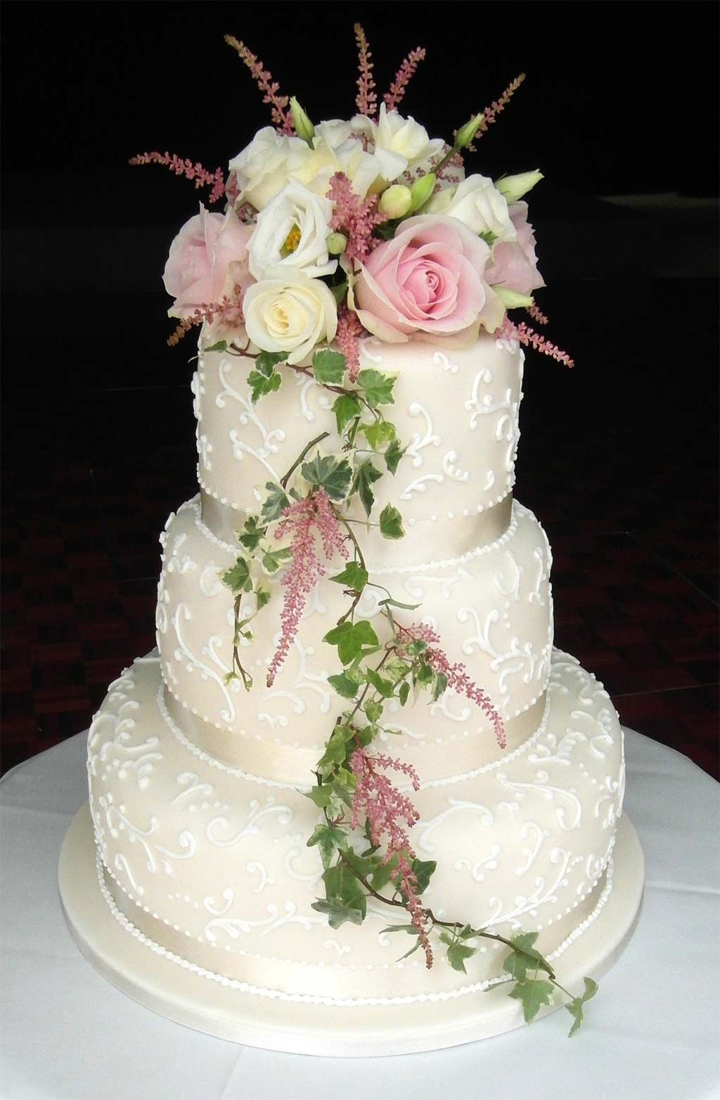 Fresh Flowers On Wedding Cakes
 Wedding Cakes